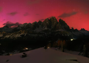 L’aurora boreale al Rifugio Faloria di Cortina d'Ampezzo. ? cortina.panomax.com