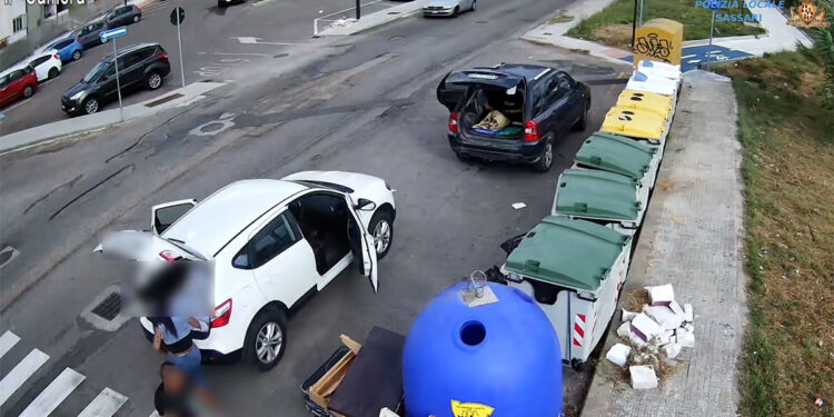 Fototrappole raccolta differenziata a Sassari