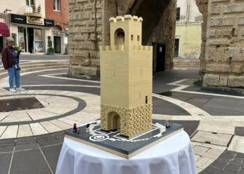 La presentazione della Torre di Mariano II in mattoncini LEGO