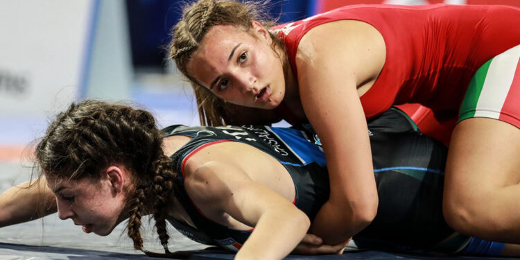 Denise Piroddu (costume rosso) in una foto di repertorio