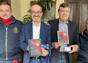 “Babbo Natale in Vespa”, il sindaco Truzzu, il presidente Tocco e Maurizio Vannini