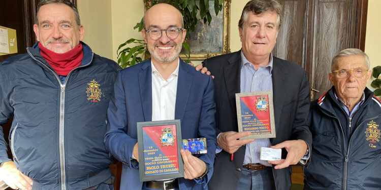 “Babbo Natale in Vespa”, il sindaco Truzzu, il presidente Tocco e Maurizio Vannini