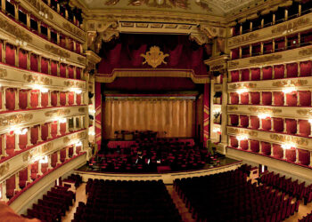 Il Teatro dell'Opera di Milano. ? Depositphotos