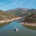 Lago e battello a Nurri. ? Lorenzo Naitza