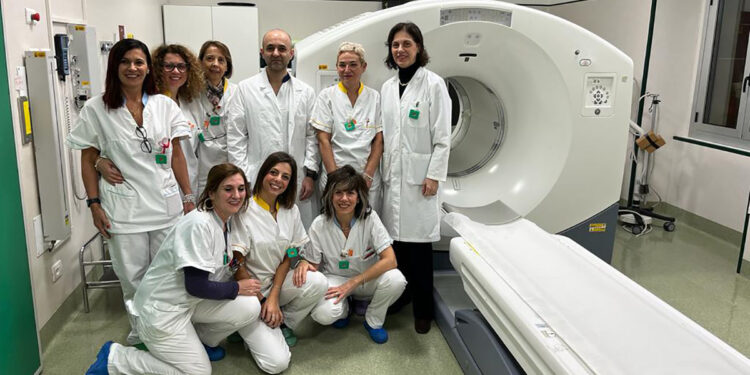 Medicina Nucleare dell’Aou di Sassari staff e direttrice Angela Spanu (dx)