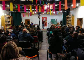 L'esibizione di Maria Oppo, vincitrice del Poetry Slam Sardegna a Sedilo. ? Giovanni Salis