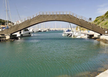 Ponte pedonale porto turistico di Castelsardo