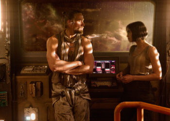 Charlie Hunnam (Kai) e Sofia Boutella (Kora) in “Rebel Moon”. ? Clay Enos | Netflix