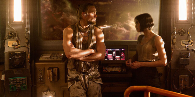 Charlie Hunnam (Kai) e Sofia Boutella (Kora) in “Rebel Moon”. ? Clay Enos | Netflix