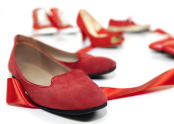 Scarpette rosse femminicidi. ? Depositphotos