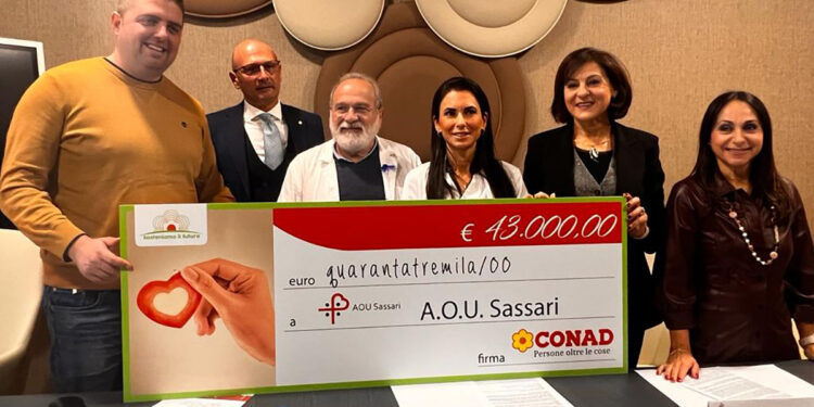 "Sosteniamo le passioni": donazione assegno Conad all'Aou