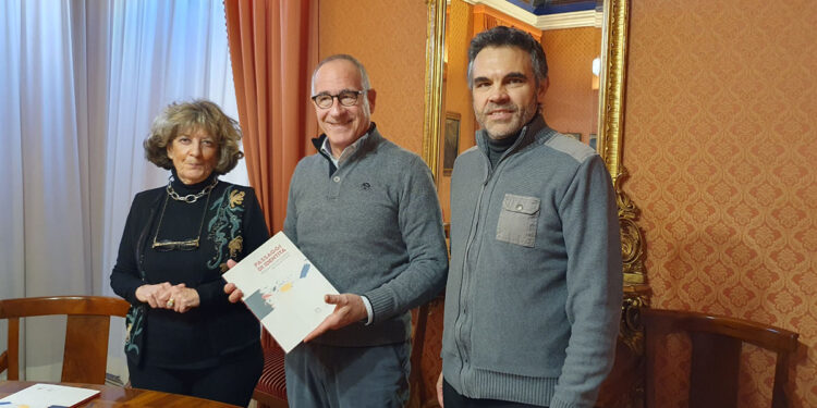 Consegna catalogo quadreria comunale di Sassari