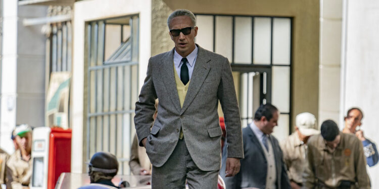 Adam Driver è Enzo Ferrari in “Ferrari” di Michael Mann