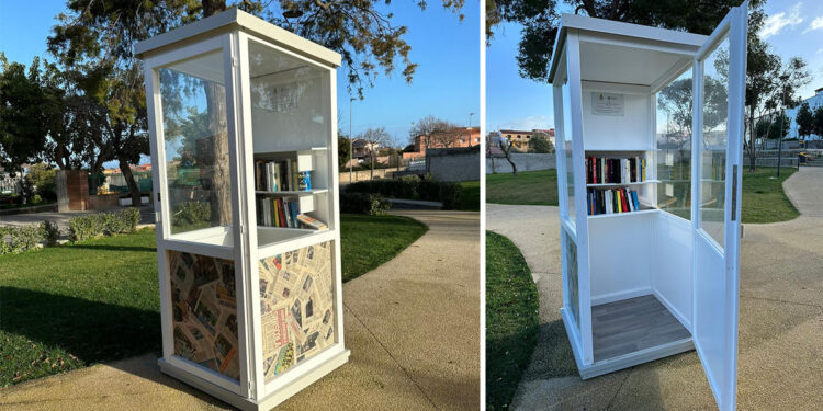La cabina di bookcrossing nei giardini di via Borio a Sorso