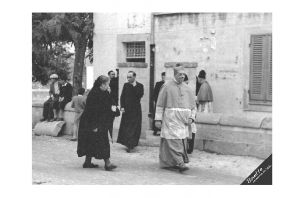 Donna Ninetta Bartoli con Monsignor Arcangelo Mazzotti