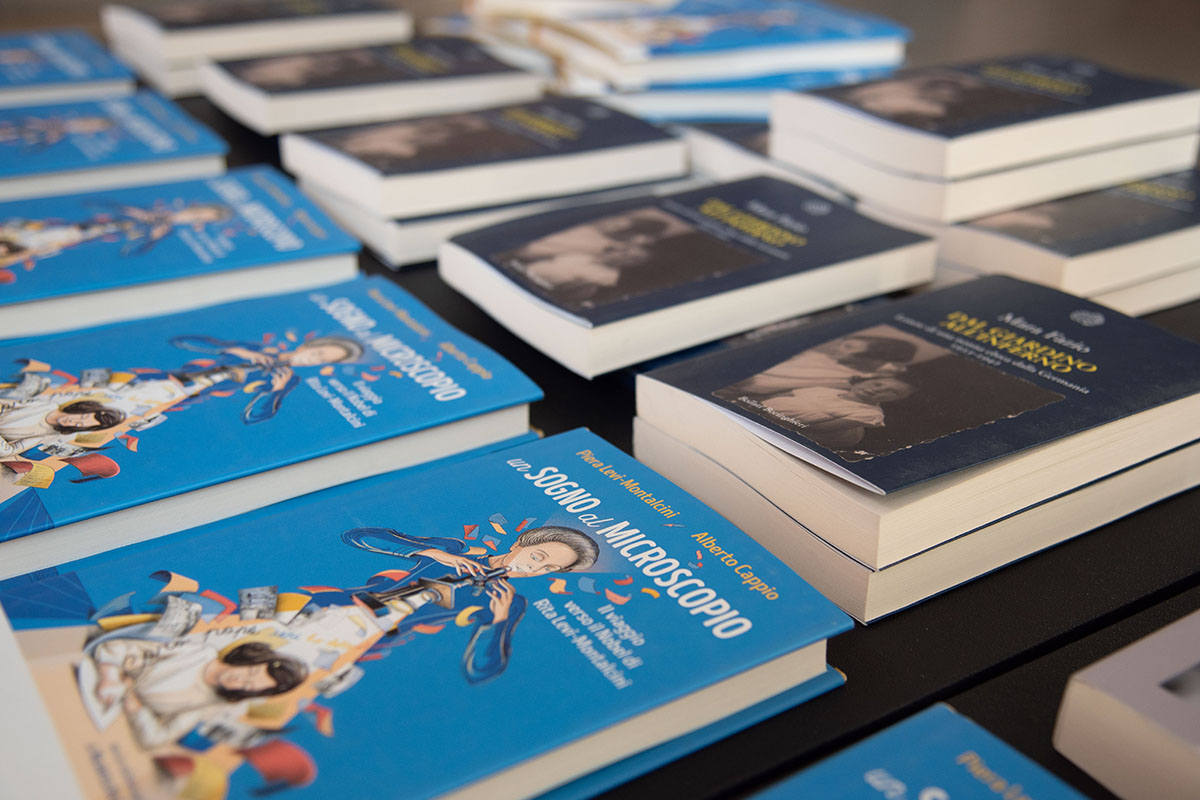 Il libro “Un sogno al microscopio” di Piera Levi-Montalcini. ? Giulia Fo