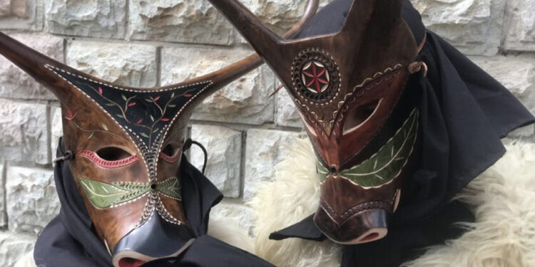 Maschere sarde in legno