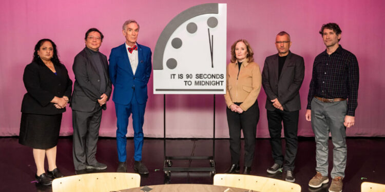 L’Orologio dell’Apocalisse segna ancora 90 secondi alla mezzanotte/alla fine del mondo