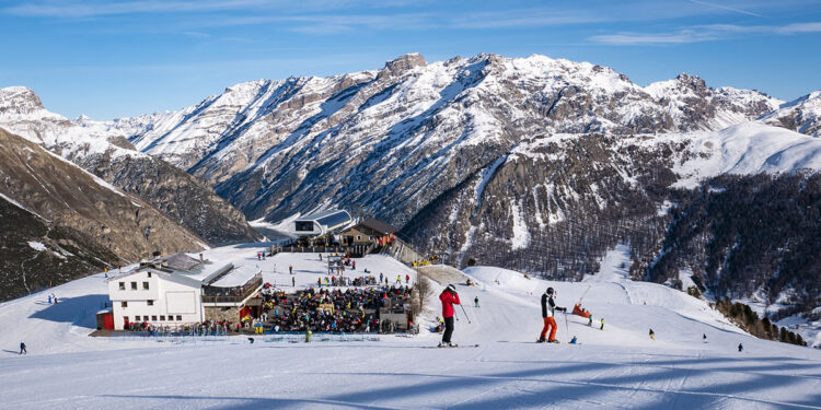 Piste da sci di Livigno. ? Depositphotos