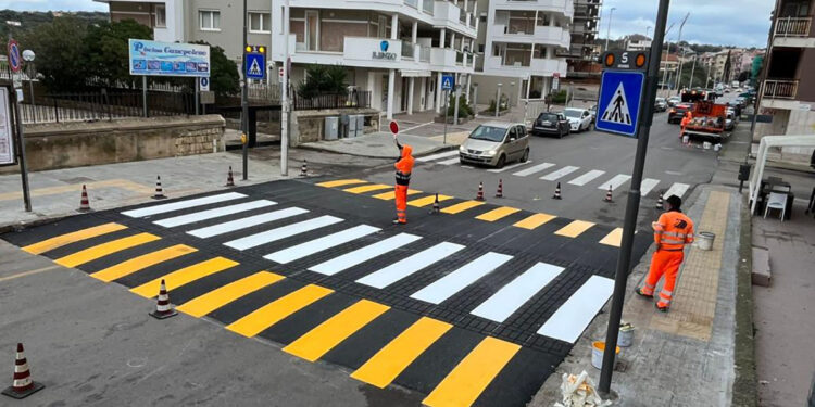 L'attraversamento pedonale davanti al Canopoleno di Sassari