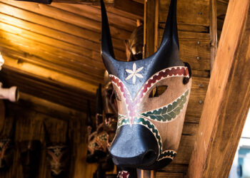 Su Boe, maschera tradizionale di Ottana. ? Depositphotos