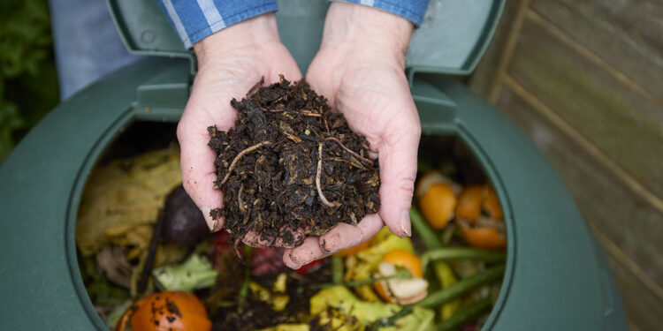 Compostaggio. ? Depositphotos