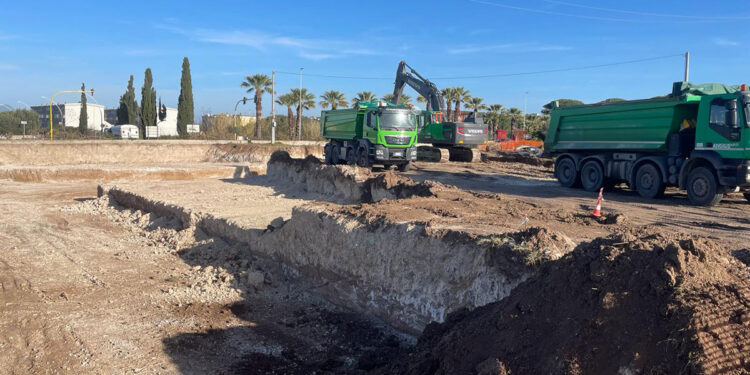 Lavori per la nuova rotatoria all'ingresso di Alghero, tra le vie Vittorio Emanuele e Simon Mossa
