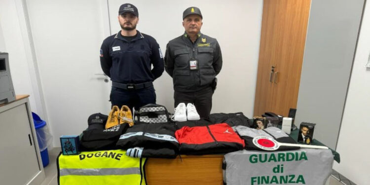 Sequestro abbigliamento all’Aeroporto “Riviera del Corallo” di Alghero