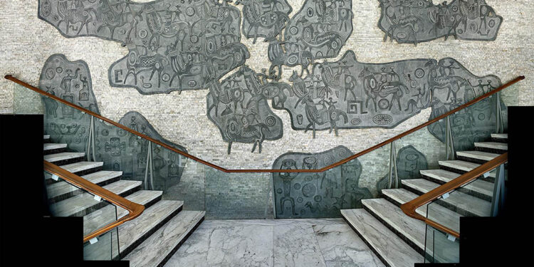 Eugenio Tavolara "Cavalcata" (1956, rilievo in steatite, 480 x 960 cm. Padiglione Tavolara Sassari). ? Davide Virdis