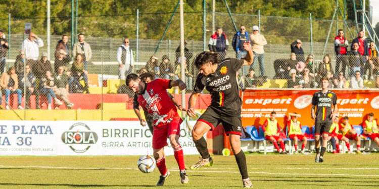 Franchi dell'Alghero Calcio in azione di gioco