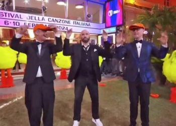 John Travolta a Sanremo con Amadeus e Fiorello