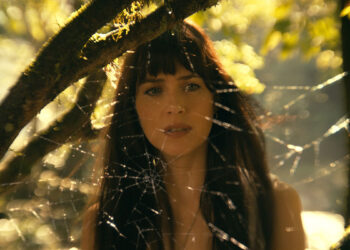Dakota Johnson nei panni di Cassandra Webb nel film “Madame Web”