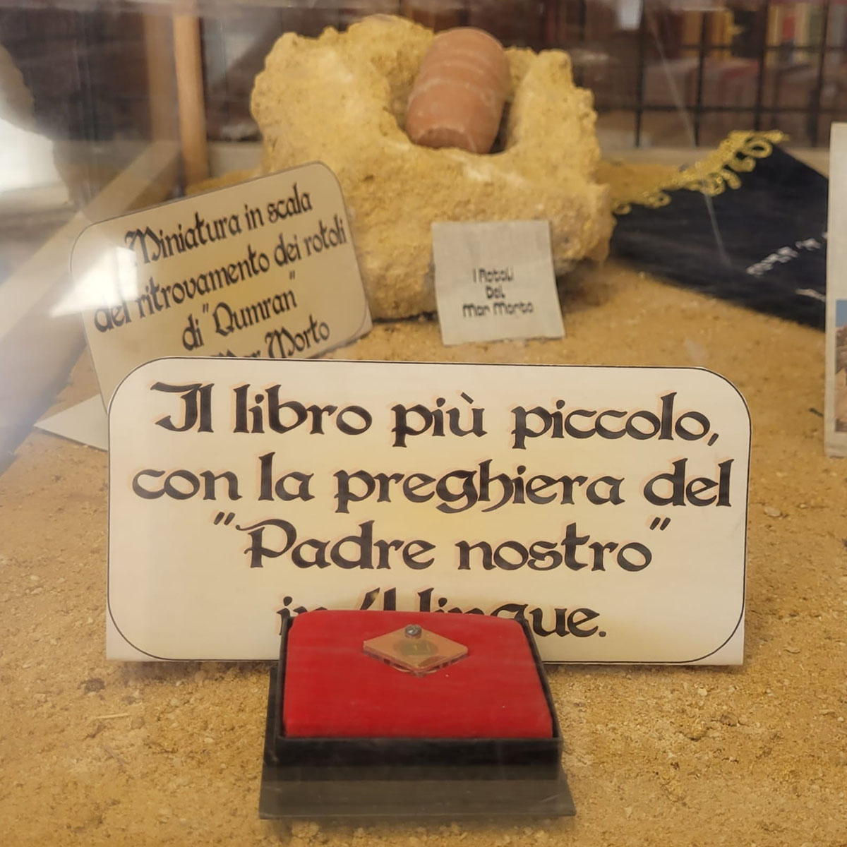 Il libro più piccolo con la preghiera del "Padre Nostro"