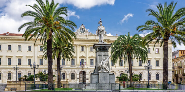 Piazza d'Italia a Sassari. 📷 Depositphotos