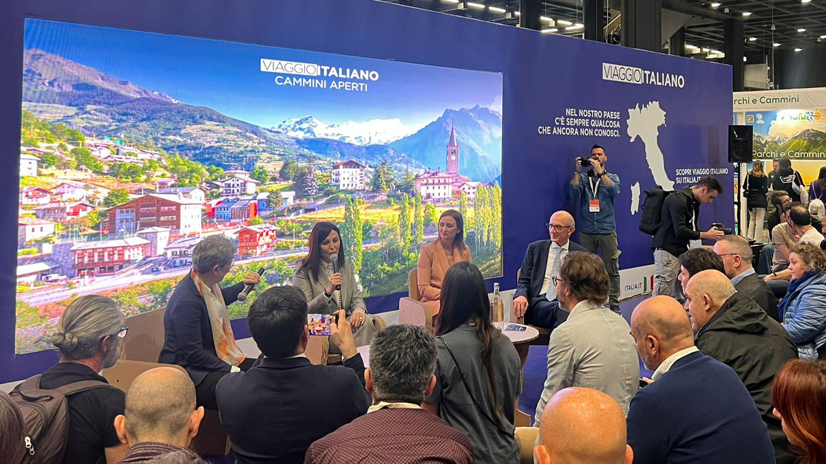 Il ministro del Turismo Daniela Santanchè durante l’inaugurazione della “Fiera dei Grandi Cammini” 