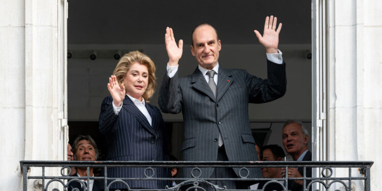 Catherine Deneuve e Michel Vuillermoz in “La moglie del Presidente”