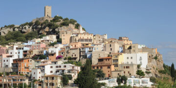 Veduta di Posada. ? Depositphotos