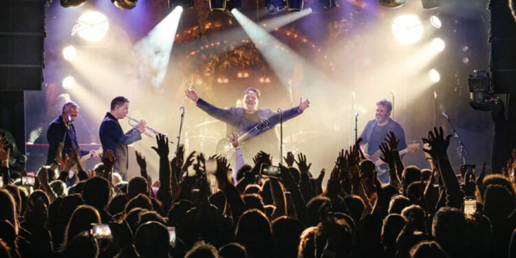 Russell Crowe con la sua band. ? dire.it