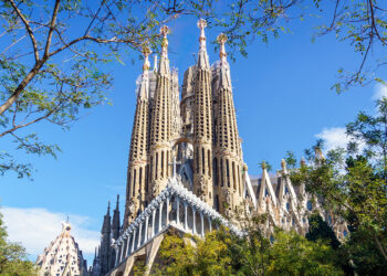 La Sagrada Familia a Barcellona. 📷 Depositphotos