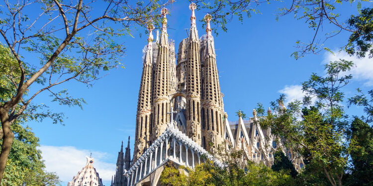 La Sagrada Familia a Barcellona. ? Depositphotos