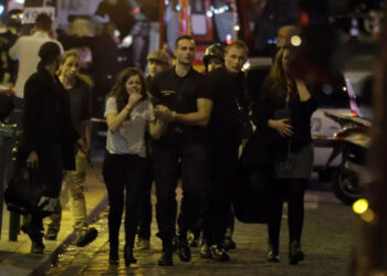 Attentato al Bataclan di Parigi. 📷 Kenzo Tribouillard | AFP