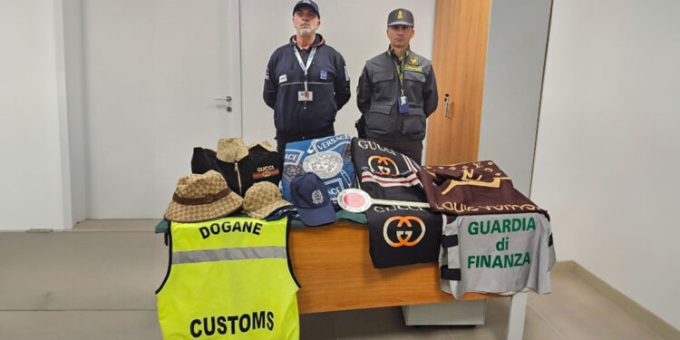 Sequestro abbigliamento contraffatto aeroporto di Alghero