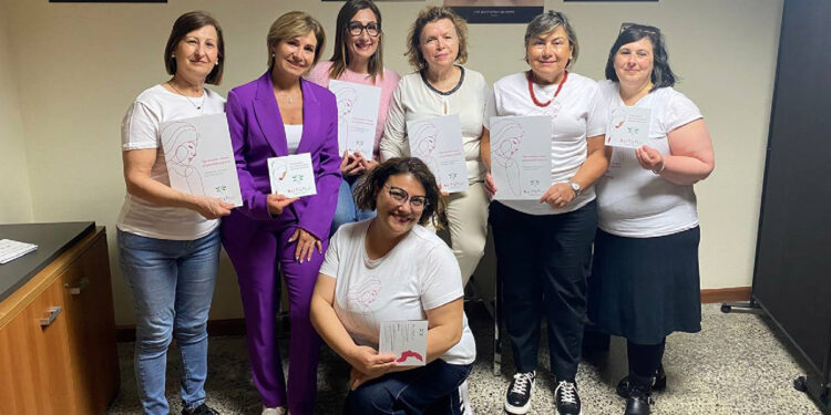 Cagliari, la consigliera Stefania Loi con le volontarie di Mai più sole contro il tumore