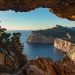 Capo Caccia dalla grotta dei vasi rotti, Alghero. 📷 Depositphotos