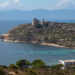 Faro di Calamosca visto dalla Sella del Diavolo, Cagliari. ? Depositphotos