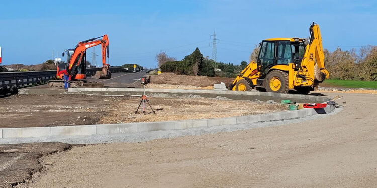 I lavori nella rotatoria di Monte d'Accoddi