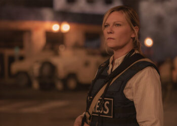 La fotoreporter Lee (Kirsten Dunst), nel film “Civil War” di Alex Garland