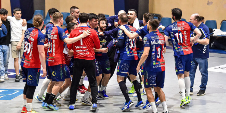 La Raimond Ego festeggia la vittoria. ? Claudio Atzori