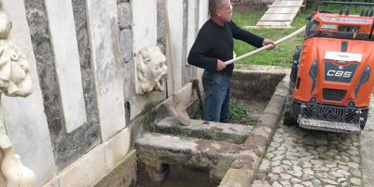 Lavori nella Fontana del Rosello
