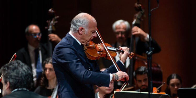 Massimo Quarta e l'Orchestra del De Carolis
